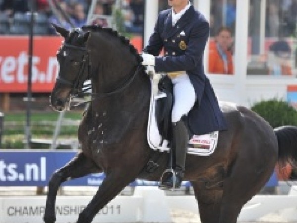 Dressuur: Jeroen Devroe 26e in Special - Cornelissen verlengt titel