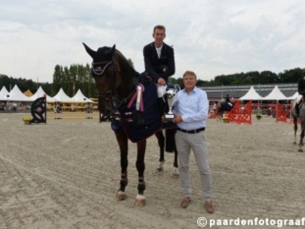 VLP-ruiter Jeroen Appelen wint GP in Zandhoven