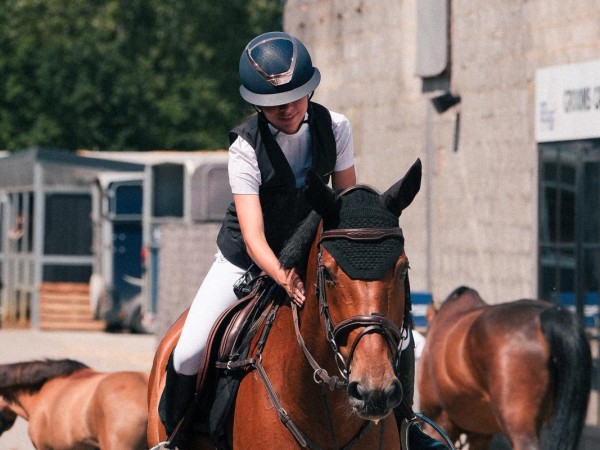 Jumping: minimumleeftijd ponyproeven